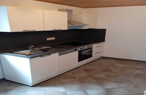 Roes Apartment | Tranquil Getaway in Scenic Roes