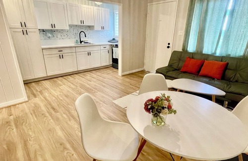 McCully - Moiliili Apartment | Tranquil Ground Floor Unit Central Honolulu w/AC