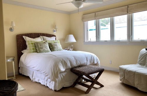 Coronado House | Tranquil Guesthouse just a Short Walk from the Beach