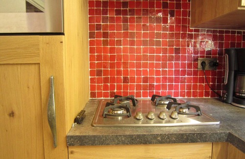 Proven House | Tranquil Home with BBQ