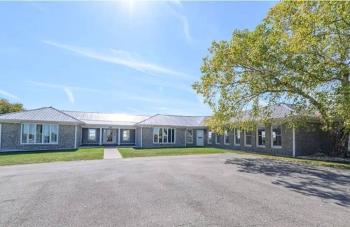 Lexington House | Tranquil house on horse farm with all amenities.