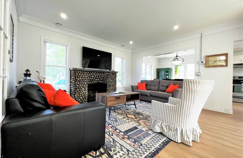 Kingsville Cottage | Tranquil Kingsville Cottage - Private Beach & Pet-Friendly!