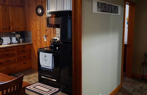 Coldwater Cottage | Tranquil lake cottage at the end of the road. No traffic here.