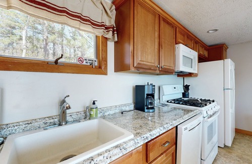 The Bays Cottage | Tranquil lakefront cottage with private beach, boat slip & fishing kayak access