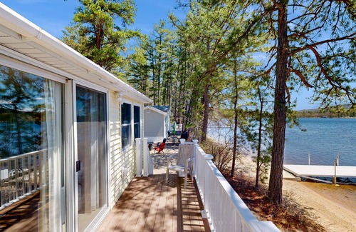 The Bays Cottage | Tranquil lakefront cottage with private beach, boat slip & fishing kayak access
