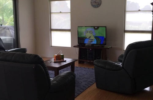 Coomba Park House | Tranquil Lakeside Getaway @ Coomba Park
