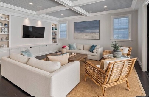 Tree Section House | Tranquil Living at a Stylish Seaside Retreat in the Heart of Manhattan Beach