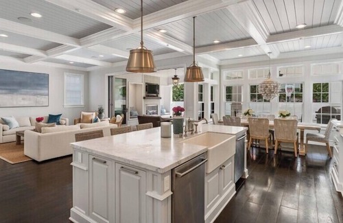 Tree Section House | Tranquil Living at a Stylish Seaside Retreat in the Heart of Manhattan Beach