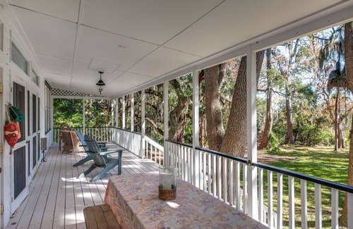 Colleton River Plantation Cottage | ~ Tranquil Low Country Cottage ~Water Views ~Private Setting