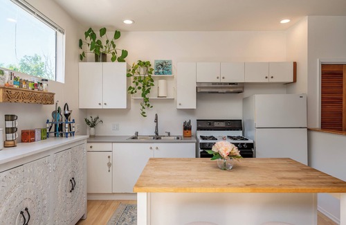 Malibu Apartment | Tranquil Mountain Retreat in Perfect Location Between Malibu & Calabasas
