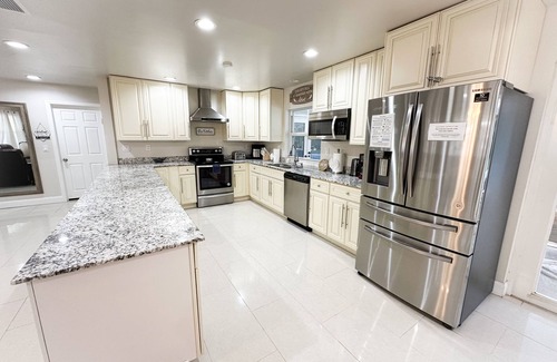 Lake Clarke Shores House | TRANQUIL PALM BEACH HOME - PRIVATE POOL WITH HOT TUB - 5BR/4BA - HOME THEATER