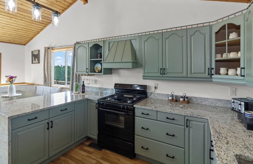 McArthur House | Tranquil ranch with breathtaking views, pool, hot tub, and peace of mind.