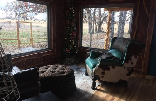 Tishomingo Cabin | Tranquil, secluded, rustic-chic B&B cabin close to Blue River. Central H&A