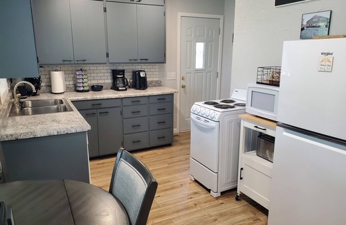 Lake Park House | Tranquil setting 15 Miles from Iowa Great Lakes - Fully Furnished with Game Room