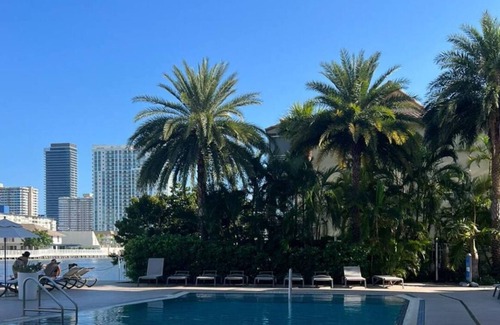 Hallandale Beach Apartment | Tranquil Studio Beachside Haven with Pool, Gym & On-Site Dining