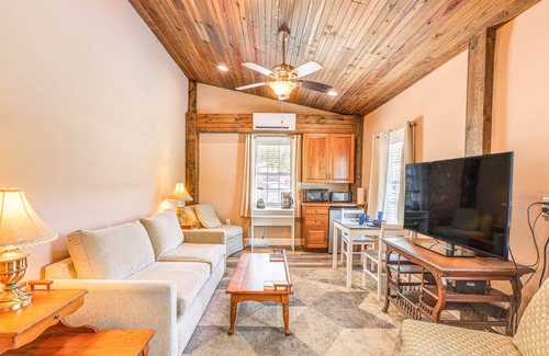 Williston House | Tranquil Suite w/Porch < 2 Mi to Cedar Lakes!