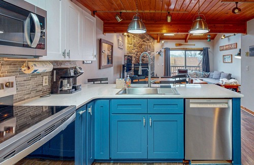 Sunplace House | Tranquil & sunlit lake retreat with pool, fire pit, & views - near skiing & golf