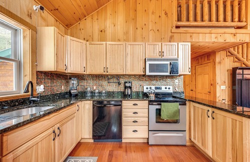 Thornton Cabin | Tranquil Thornton Cabin: Deck, Views & Game Room!