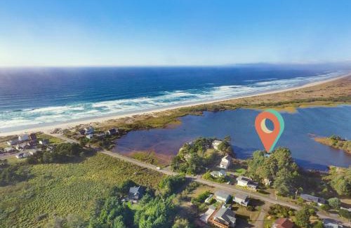 Cape Meares House | Tranquil Tides- Cape Meares Lakefront Beach Home