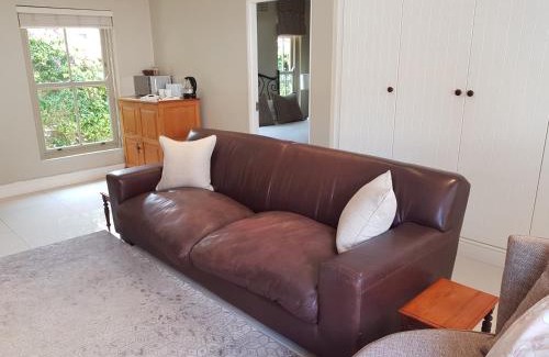 Lakeside House | Tranquil Tokai