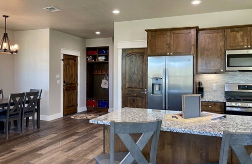 Nemo House | Tranquil Trails-Elegant Waterfront Retreat at Twin Canyons Longhorn Ranch