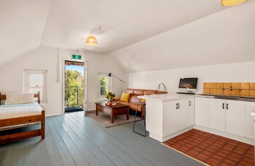 Fairfield Apartment | Tranquil Treehouse, Loft Space @ Art House