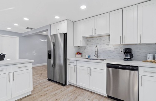 Sunset House | Tranquil Tropical Heated Pool Villa!