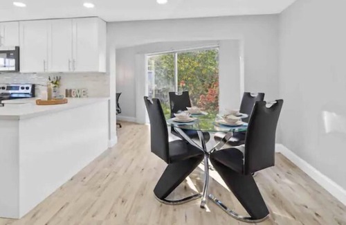 Sunset House | Tranquil Tropical Heated Pool Villa!