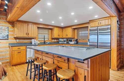 Townsend Cabin | TRANQUILITY 4 BR 4 1/2 Bath Log Cabin with Acreage and Views for Miles