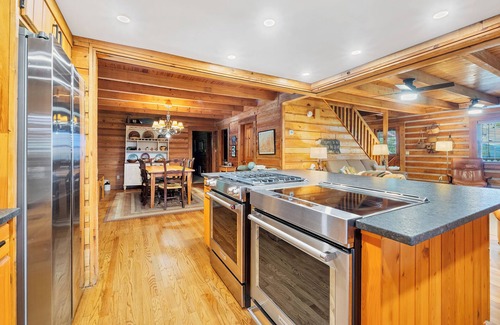 Townsend Cabin | TRANQUILITY 4 BR 4 1/2 Bath Log Cabin with Acreage and Views for Miles