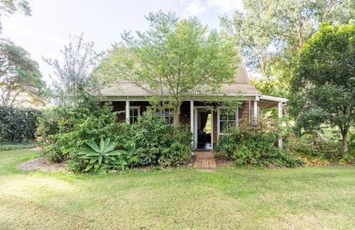 Cambewarra Cottage | "Tranquility & Comfort" - Cozy 2 Bedr. Barn Cabin