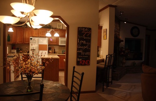 Bellevue House | Tranquility "Treehouse" Retreat In West Nashville 15 Min. To downtown Nashville!