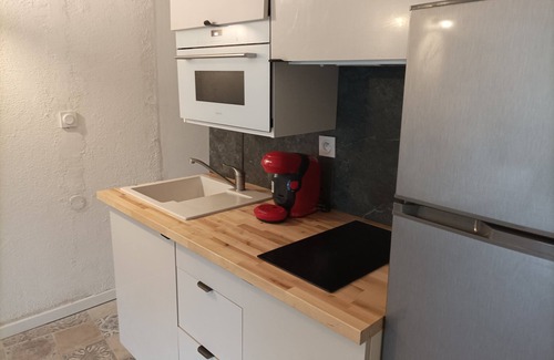 Pezenas Apartment | "Transversal 3" 1-bedroom apartment-Wifi-AC-Parking optional.