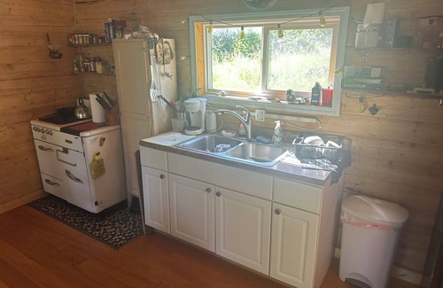 Trapper Creek Cabin | Trapper Creek Newer Log Cabin- 3 miles in from Parks Hwy