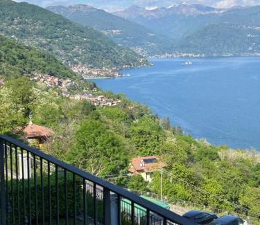 Oggebbio Apartment | Traum-Balkon mit Panoramablick und Pool am Lago Maggiore