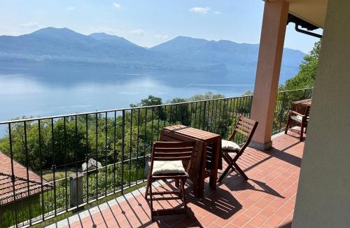 Oggebbio Apartment | Traum-Balkon mit Panoramablick und Pool am Lago Maggiore