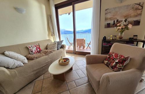 Oggebbio Apartment | Traum-Balkon mit Panoramablick und Pool am Lago Maggiore