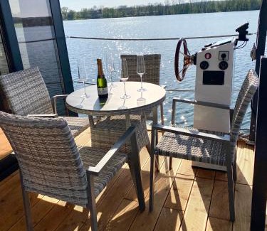 Bad Saarow Boat Rental | TraumZeitBoot Jutta - exklusiver Festlieger in perfekter Lage am Scharmützelsee Bad Saarow