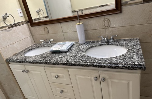Brampton House | Travel Friendly Room in Brampton