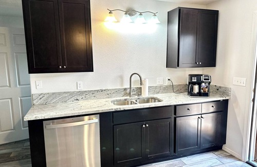 Fredericksburg House | Travel Nurses, Business Folks, winter Texans Newly Remodeled, Quiet neighborhood