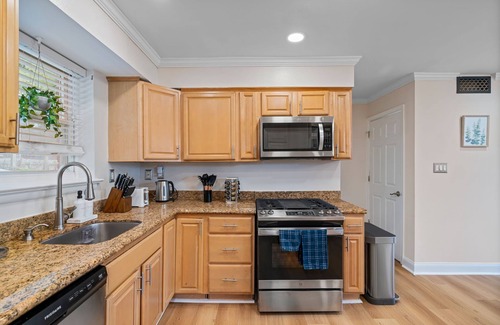 Seminary Hill House | Traveler's Dream Old Town Alexandria Home