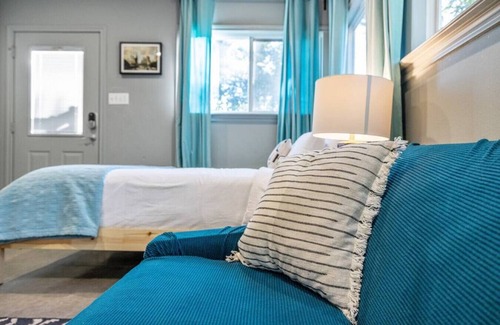 Greater South River City House | Travis Heights Studio · Remodeled Garden Studio near South Congress!