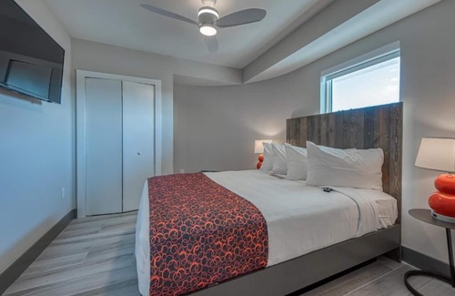 Treasure Island Hotel | Treasure Island Waterfront Retreat – 3 Modern Suites with Kitchen & Balcony