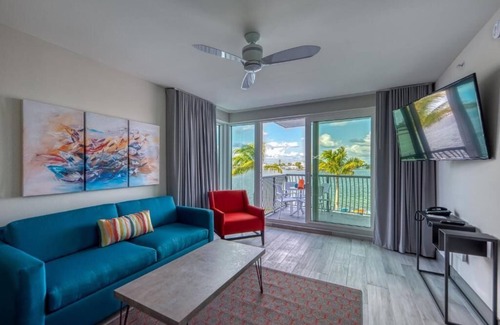 Treasure Island Hotel | Treasure Island Waterfront Retreat – 3 Modern Suites with Kitchen & Balcony