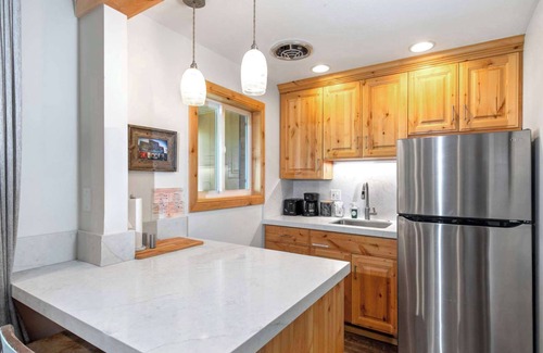 Downtown Park City Hotel | Treasure Mountain Inn - Junior Suite #42 - Cleaning fees included!