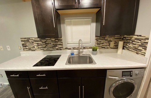 Corbett - Terwilliger - Lair Hill House | Tree View Tiny House - light filled, stone patio, close to Lewis & Clark, OHSU