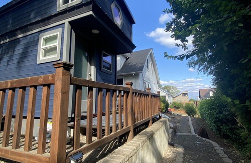 Corbett - Terwilliger - Lair Hill House | Tree View Tiny House - light filled, stone patio, close to Lewis & Clark, OHSU