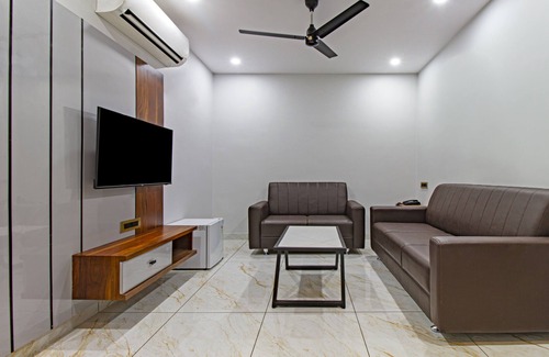 Guntur Hotel | Treebo Abhi Suites, 400 M From Guntur Junction