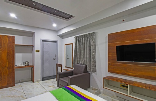 Guntur Hotel | Treebo Abhi Suites, 400 M From Guntur Junction