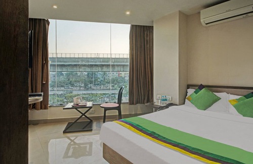 Kolkata Hotel | Treebo Glassotel Near Ruby Hospital